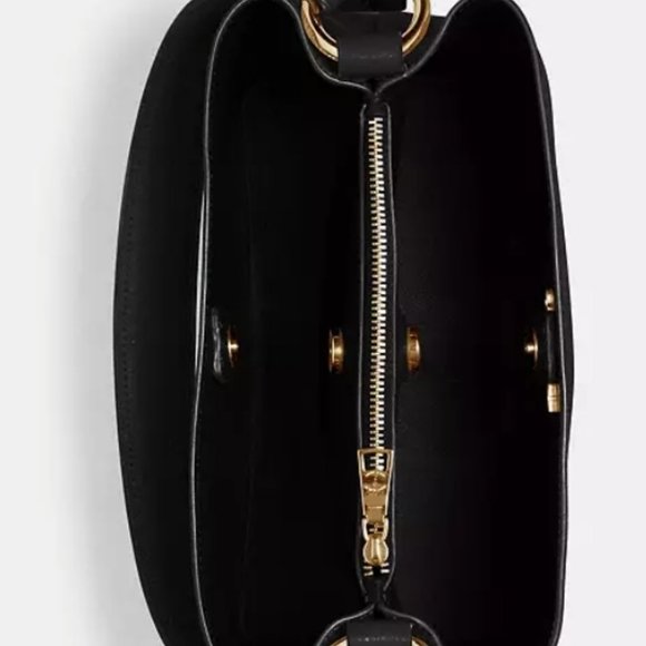 Trendy Coach large Town bucket bag in pebble leather black and gold, interior :… - Picture 6 of 8